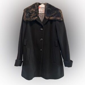 Elegant Black Coat with Faux Fur Collar by Anne Klein
L